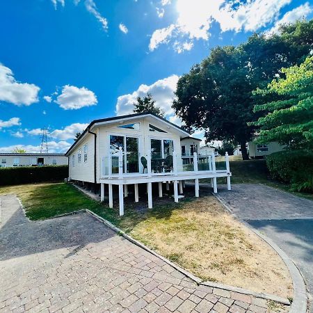 Waterfall Retreat Poole Exterior foto